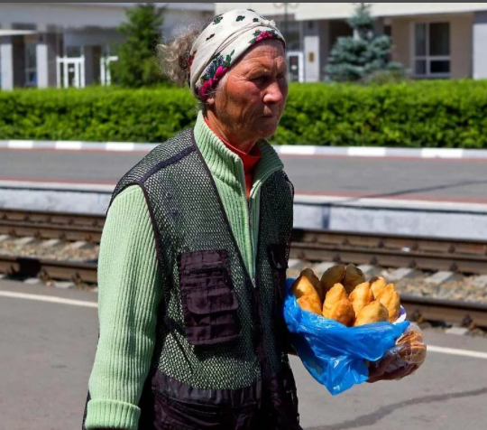 "Базар-вокзал" или что вкусного предлагали купить с собой в дорогу пассажирам проходящих поездов на разных станциях?