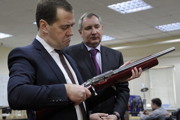 Медведев: РФ ударит по центрам принятия решений на Украине в случае атаки на свои территории