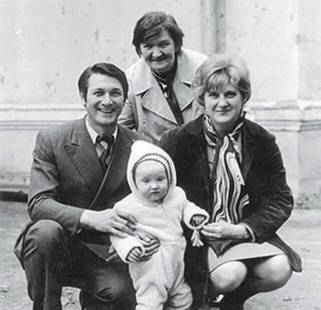 Семейные фотографии известных людей