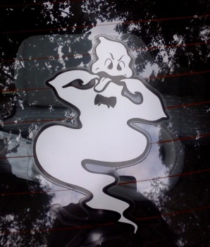 А ведь правда, зачем эти наклейки?