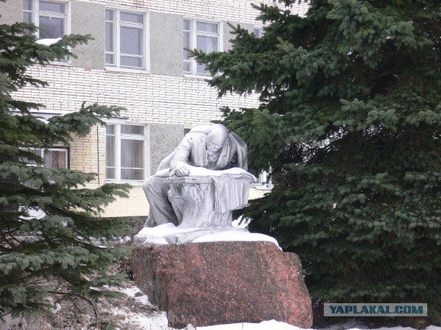 Памятники Ленину
