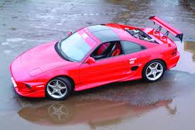 Две самые уродливые машины каждого десятилетия с 1950-х годов