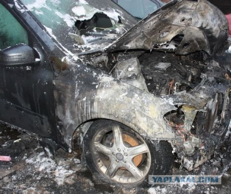 Украинская милиция издевается над человеком в суде