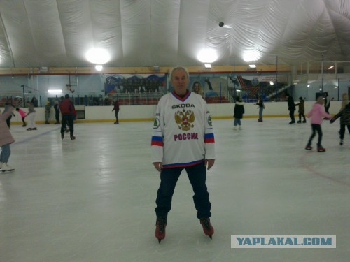 На берегу Финского залива в Санкт-Петербурге каток открыла шестикратная чемпионка СССР фигуристка Тамара Москвина. Ей сейчас 83!