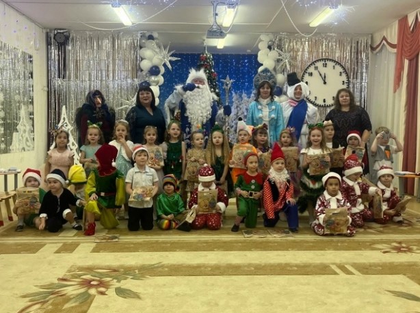 Отец закатил истерику в детском саду из-за конфет в Челябинске.