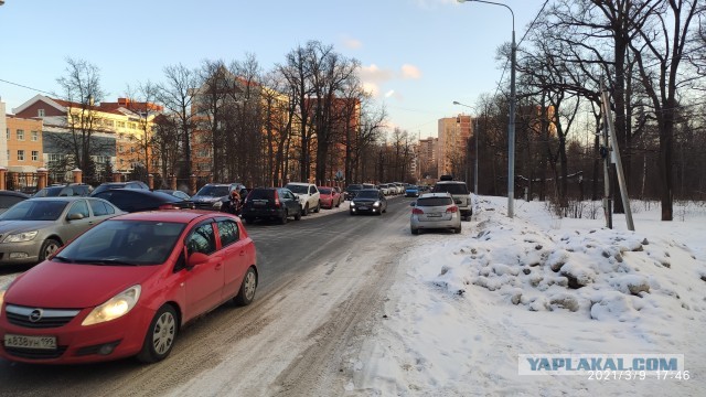 Жителей села под Рязанью оштрафовали за парковку машин возле своих же домов