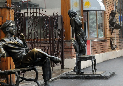 Памятник Кисе Воробьянинову…