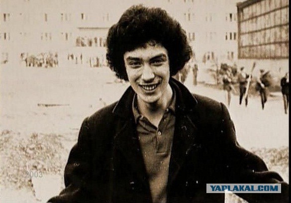 Чубайс, Гайдар, Немцов, пустые полки и лихие 90-е