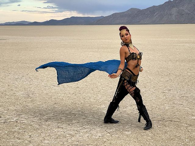 Девушки с фестиваля Burning Man-2023
