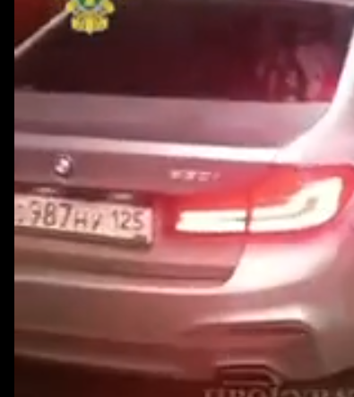 В Москве мужчина подцепил девушку в клубе и хотел покатать на своем "БМВ" Е-класса, но в итоге она угнала авто и разбила его в хлам