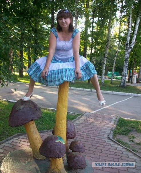 Это какой-то новый способ чистить вареные яйца