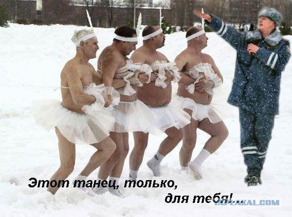 Фотожаба: полицейский в снегу