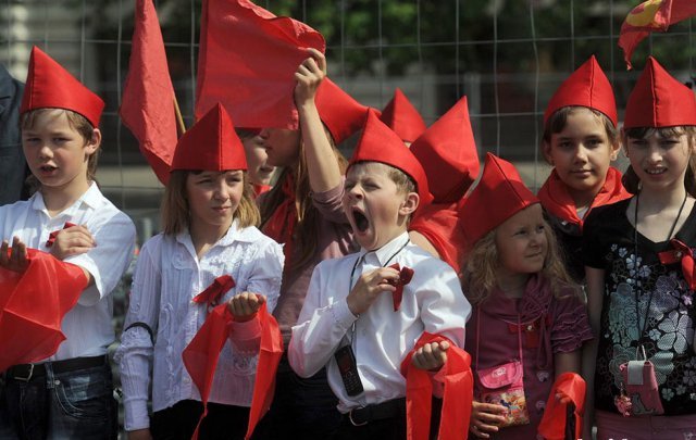 С Днем Пионерии, пацаны! Ну и девочки конечно тоже
