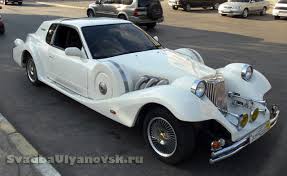 Старые автомобили на улицах Нью-Йорка