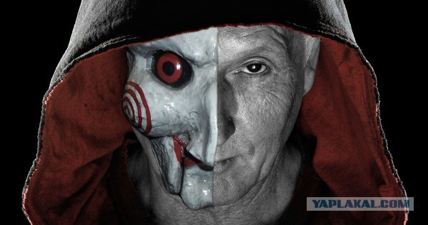 Голый мужик со шприцем в пенисе напал на автомобиль и откусил его пассажирке нос