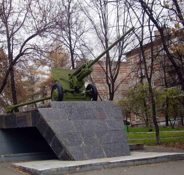 Советские монументы и уличные памятники