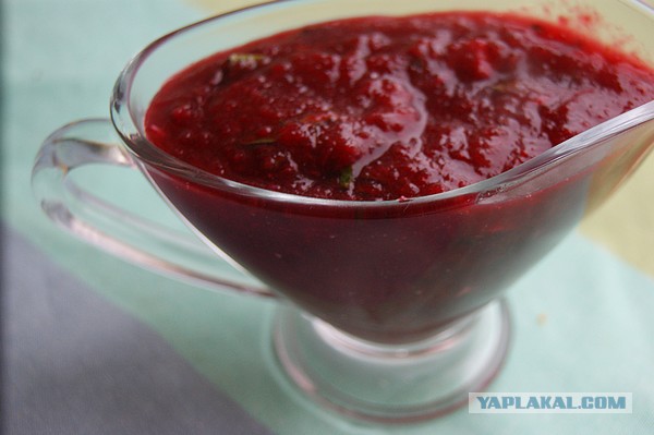 Свиные стейки.. С чесноком, розмарином, И со сливовым соусом