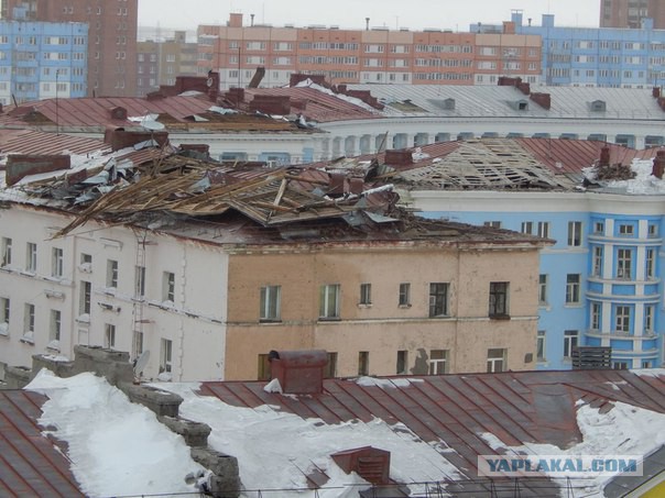 В аэропорту Норильска ветром снесло Boeing