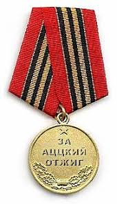 Самки японских макак массово насилуют пятнистых оленей