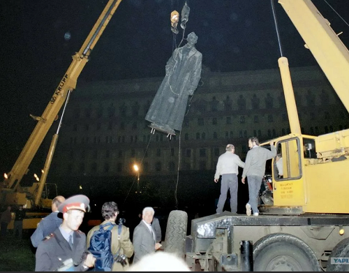 ЦАХАЛ снёс памятник Ясиру Арафату