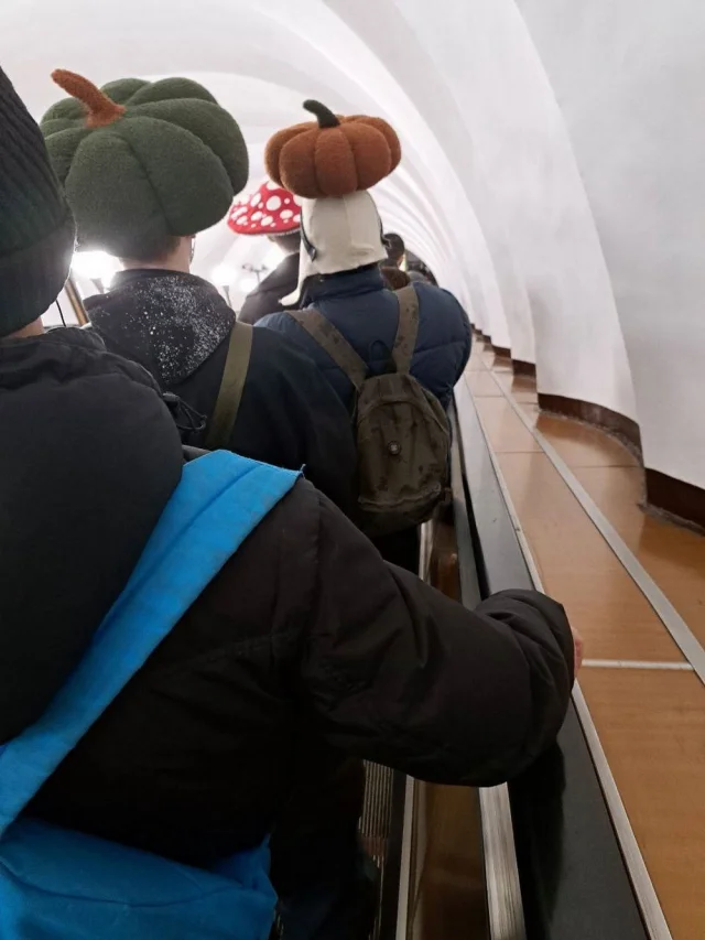 Новая подборка модников из метро