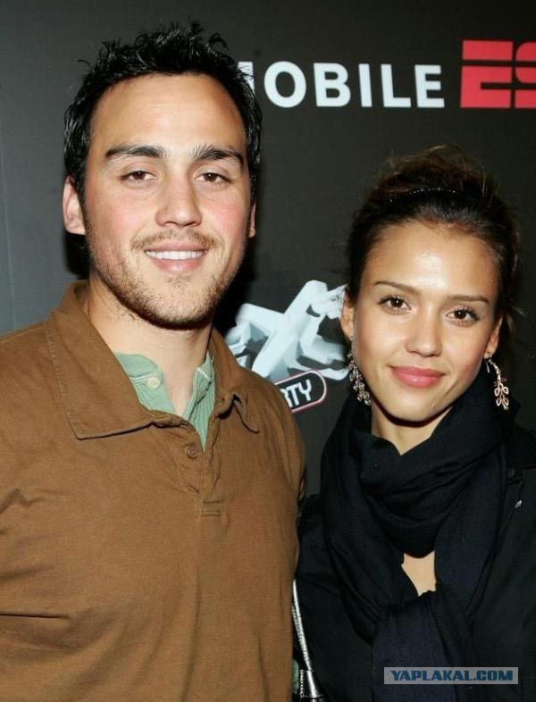 Знаменитости и их родные братья с сестрами