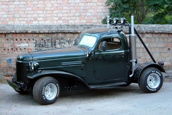 В Чечне ЗИЛ-130 превратили в стильный хот-род с V8 от W220