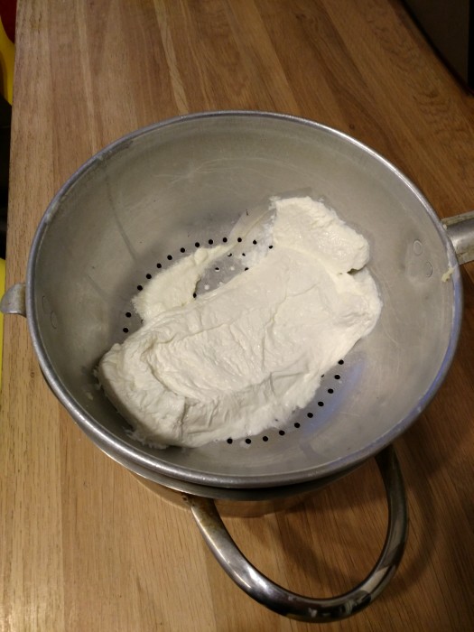 Замораживаю недорогой кефир и вуаля: получаю продукт, который стоит в разы дороже