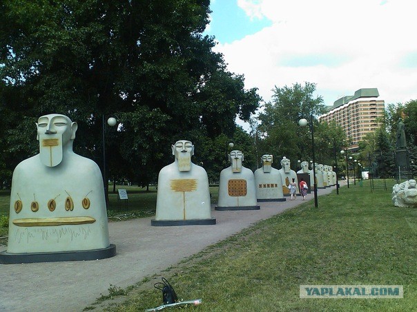 Необычные статуи мира