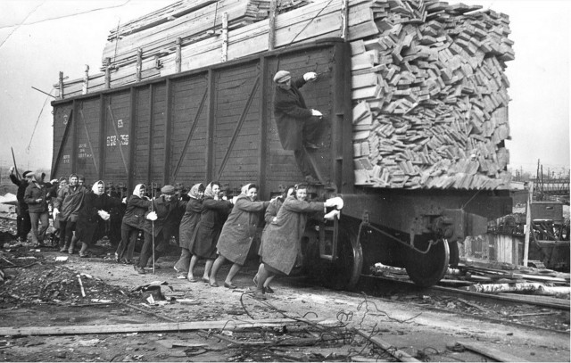 Фотохроника "загнивающего совка". Часть 10
