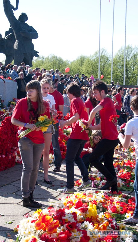 Латвия 2012: травля отмечающих 9 мая