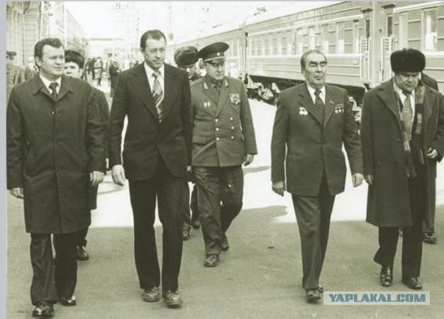 50 лет в одном пальтишке