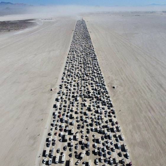 Девушки с фестиваля Burning Man-2023