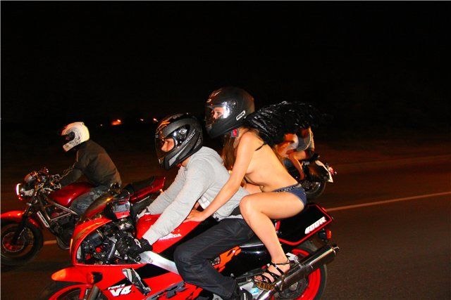 Ночные TOPLESS-покатушки в Нижнем Новгороде