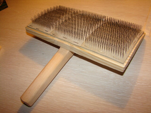 Чески. Кардер для чески пуха. Чески для шерсти. Чесалка трепалка для шерсти. Сделай ческа.