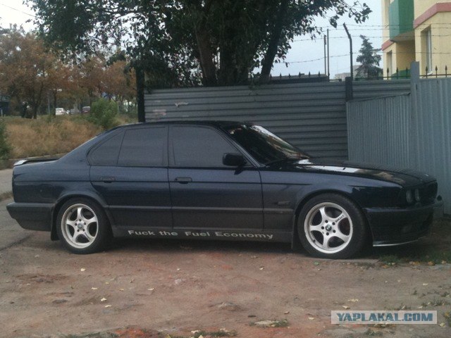 Авто Вернисаж на Неве.