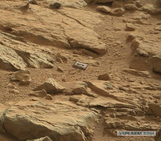 На фотографиях с  Марса нашли компакт диск