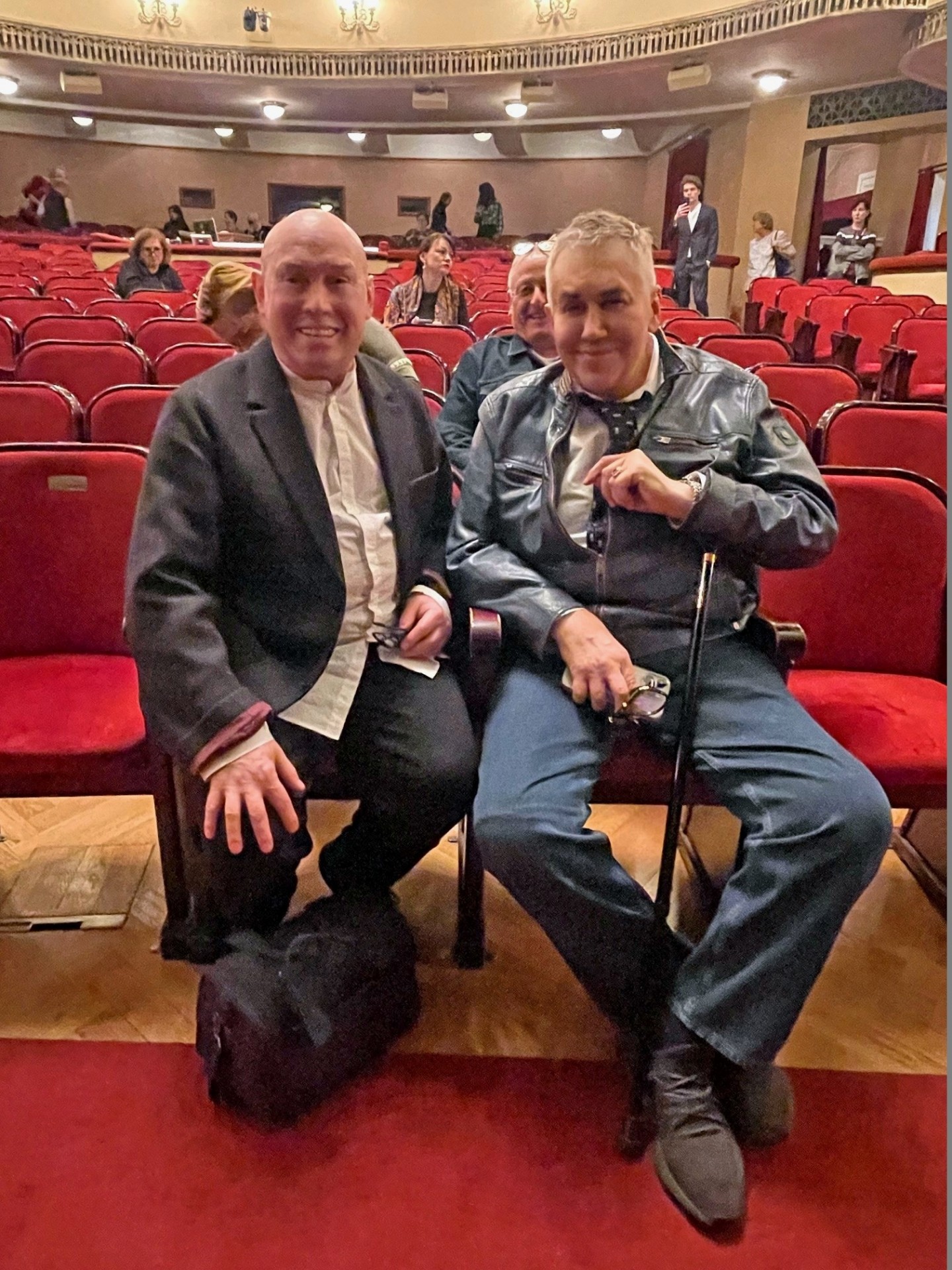 Встретил вчера в Вахтанговском Витю Сухорукова, он тоже пришел на «Ландау»