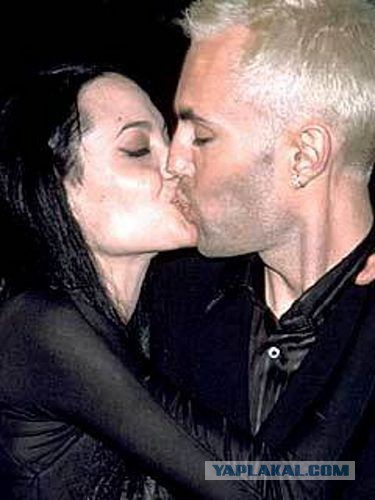 Знаменитости и их родные братья с сестрами