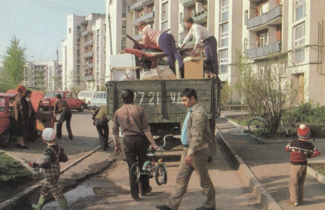 Не плачь, вернись туда ненадолго. Побудь еще счастливым.