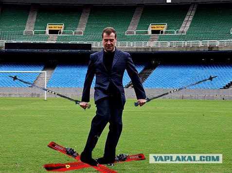 Фотожаба: Медведев футболист