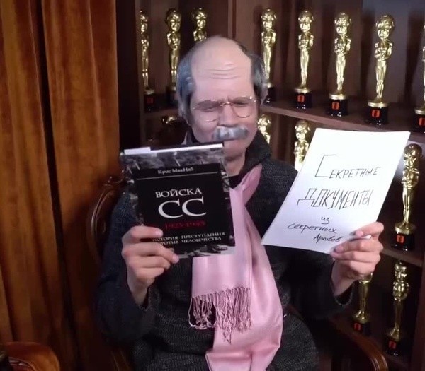 В.И. Ленин принимает отречение от престола Николая II Романова