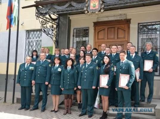 Мужчина  пытался провезти 10,5 килограммов запрещённого итальянского сыра, но в планы вмешалась таможня Крыма