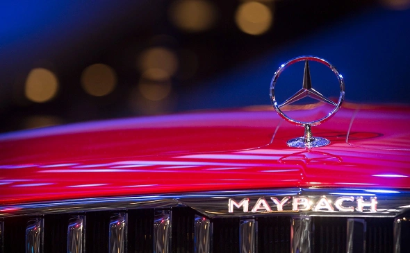 Русский миллиардер из-за санкций купил два Maybach — один на запчасти