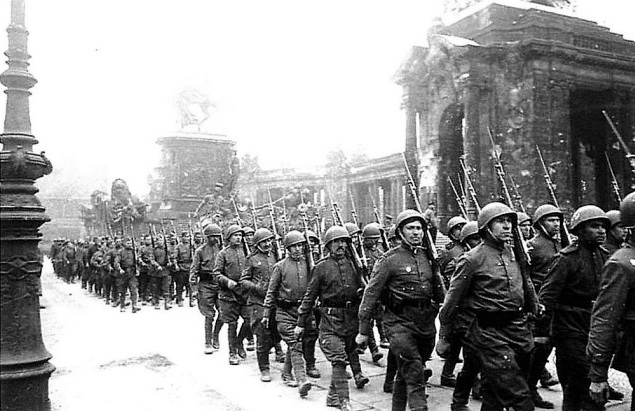 Исторические моменты Победы. Апрель-май 1945г