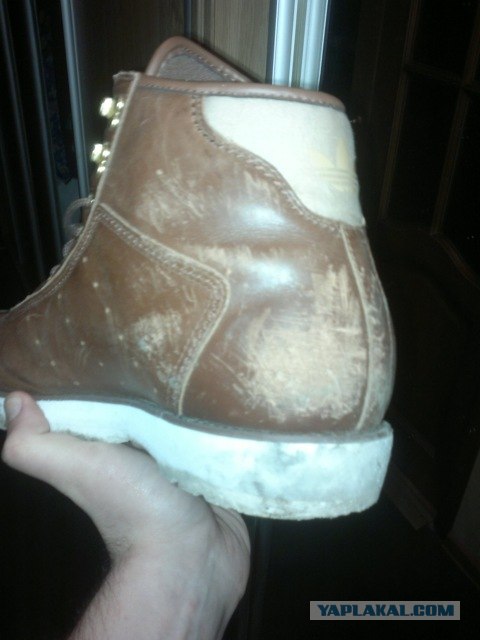 Не дал проехать толстому по тротуару