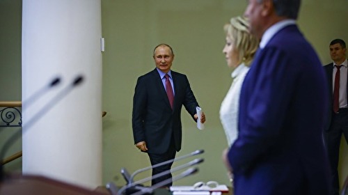 Депутатам, отказавшимся от новогоднего отдыха за рубежом, выплатят по 500 тысяч рублей