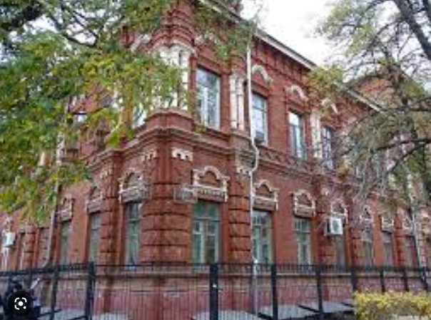 Больной сосед предлагает жить вместе, хотя я замужем