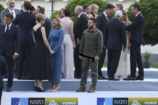 Кадр дня с саммита НАТО