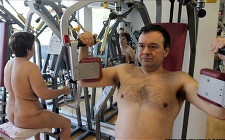 Спортивный муж и курящая жена